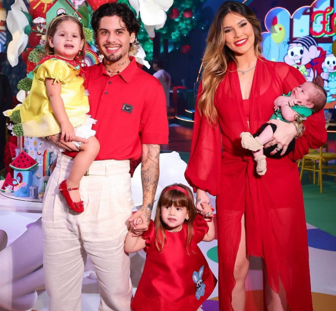 [Zé Felipe emociona a web com fotos em família e declaração de amor a Virginia Fonseca e filhos]