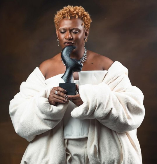 Liniker comemora vitória no Prêmio Potências 2024: CAJU ganhou como MÚSICA DO ANO Liniker comemora vitória no Prêmio Potências 2024: CAJU ganhou como MÚSICA DO ANO