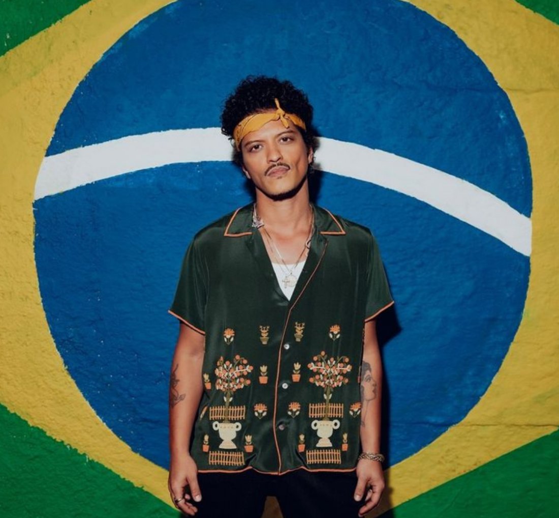 [O cantor Bruno Mars faz tatuagem em homenagem ao Brasil; veja mais]