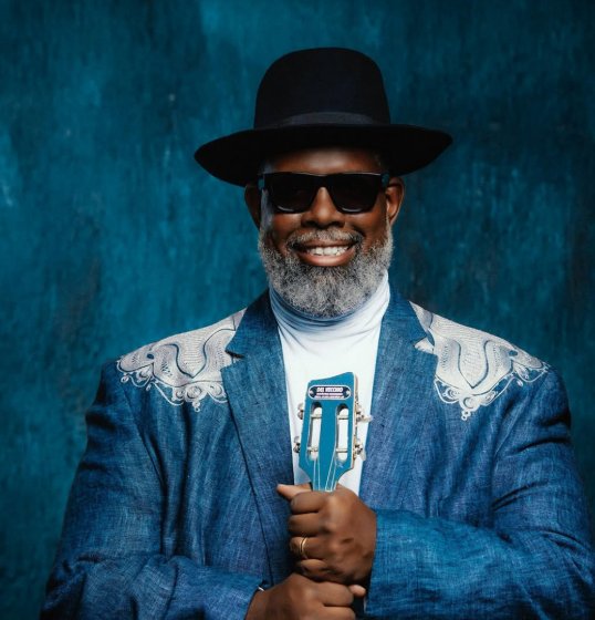 Péricles terá especial de fim de ano na Globo e disputa com Gusttavo Lima no SBT Péricles terá especial de fim de ano na Globo e disputa com Gusttavo Lima no SBT