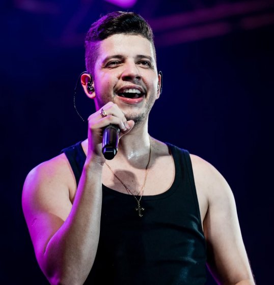 Nadson O Ferinha fará uma resenha com sua banda em uma lancha nesta sexta-feira, 06, na Prainha, na Baía de Todos os Santos Nadson O Ferinha fará uma resenha com sua banda em uma lancha nesta sexta-feira, 06, na Prainha, na Baía de Todos os Santos