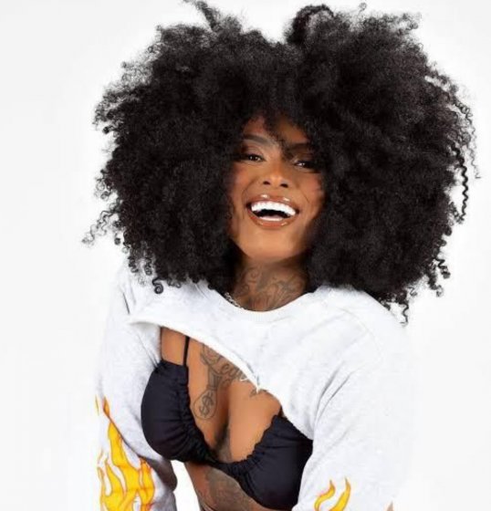 A Dama lança EP ‘Verão 2024/25’ com canções para esquentar o verão A Dama lança EP ‘Verão 2024/25’ com canções para esquentar o verão