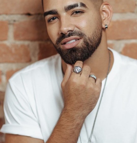 Dilsinho fará sua primeira turnê internacional Dilsinho fará sua primeira turnê internacional