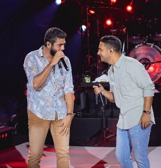 Henrique & Juliano são os artistas mais ouvidos do Brasil há 173 semanas Henrique & Juliano são os artistas mais ouvidos do Brasil há 173 semanas