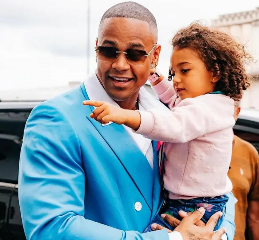 [Liz, filha do cantor Léo Santana, encanta a web dançando sucesso do Carnaval de Ivete Sangalo]