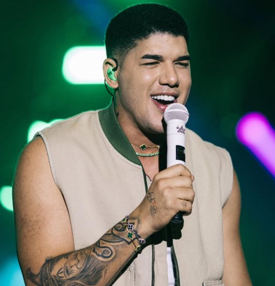 Zé Vaqueiro é alvo de golpe e faz alerta nas redes sociais Zé Vaqueiro é alvo de golpe e faz alerta nas redes sociais