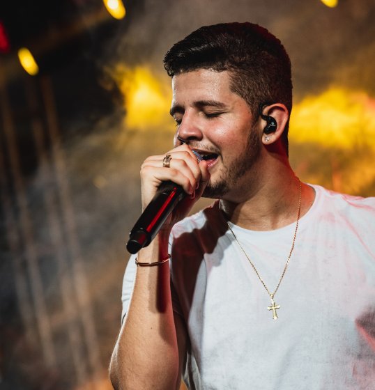 Ao lado de Hugo Henrique, Nadson O Ferinha lança “Julieta e Romeu” Ao lado de Hugo Henrique, Nadson O Ferinha lança “Julieta e Romeu”