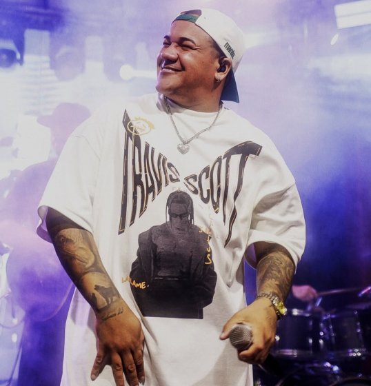 [''Hoje Vou Pagodear'' traz cantor Vitinho de volta à Salvador]