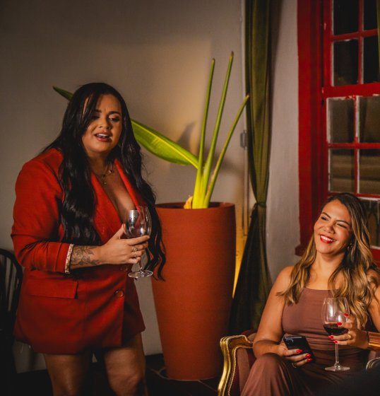 [Klessinha lança clipe de “Zé Ruela” com participação de Mani Reggo]