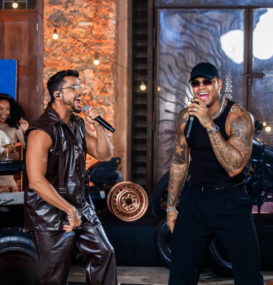 Parangolé vive noite histórica com gravação do primeiro audiovisual com Lincoln Senna Parangolé vive noite histórica com gravação do primeiro audiovisual com Lincoln Senna