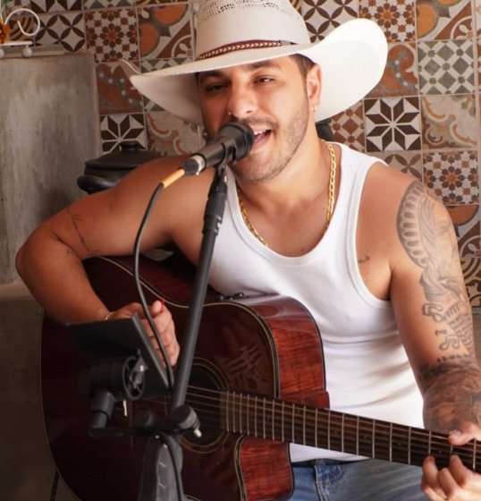 [Lucas Gabriel lança nova música e anuncia sequência de lançamentos autorais no sertanejo romântico]