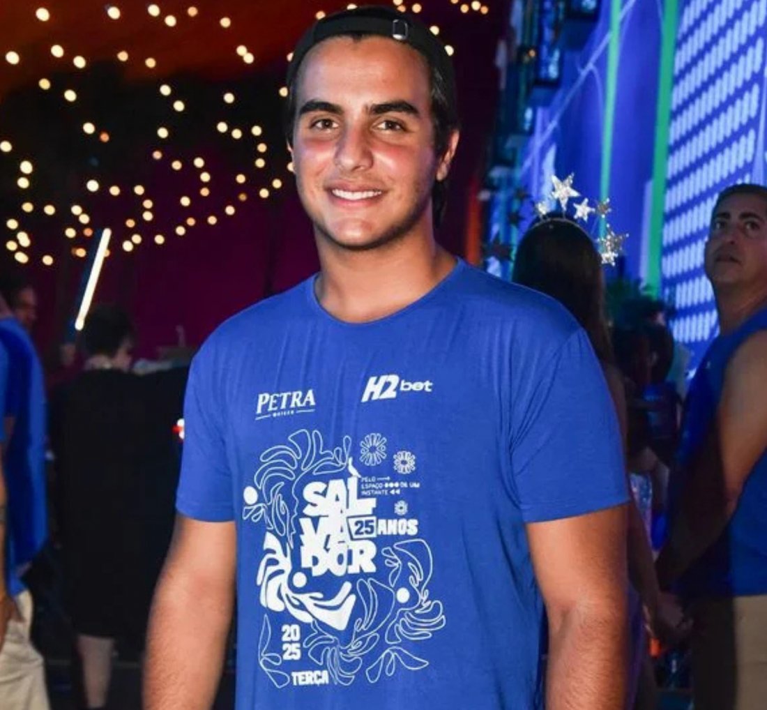 [Aos 15 anos e com 1,85 m de altura, filho de Ivete Sangalo chama atenção ao mostrar boa forma na academia]