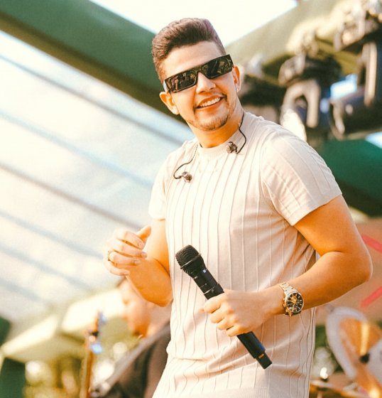 Nadson O Ferinha lança novo CD “Tomando uma com o Ferinha” com faixas inéditas Nadson O Ferinha lança novo CD “Tomando uma com o Ferinha” com faixas inéditas