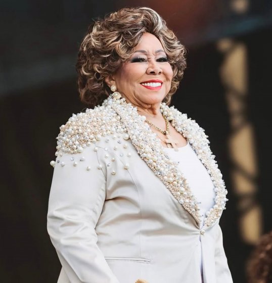 [Alcione nega boatos de internação e segue com agendas de show]