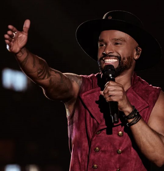 [Alexandre Pires traz mistura de pagode e sertanejo para Bahia]