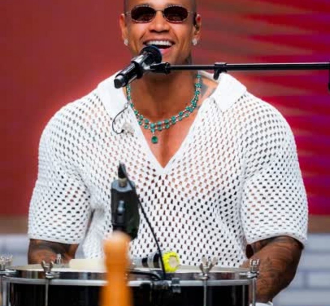 [Léo Santana estreia programa na TV em dezembro com foco no pagode baiano]