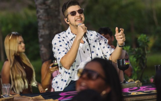 [Nadson o Ferinha grava novo audiovisual “Seresta & Brasa” em Vila de Abrantes]