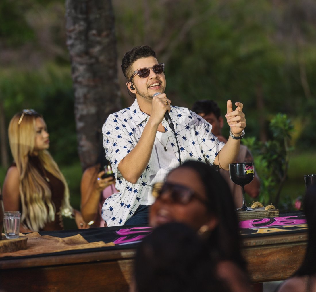 [Nadson o Ferinha grava novo audiovisual “Seresta & Brasa” em Vila de Abrantes]