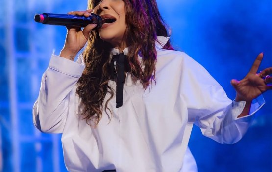 [Silvânia Aquino anuncia saída da banda Calcinha Preta]