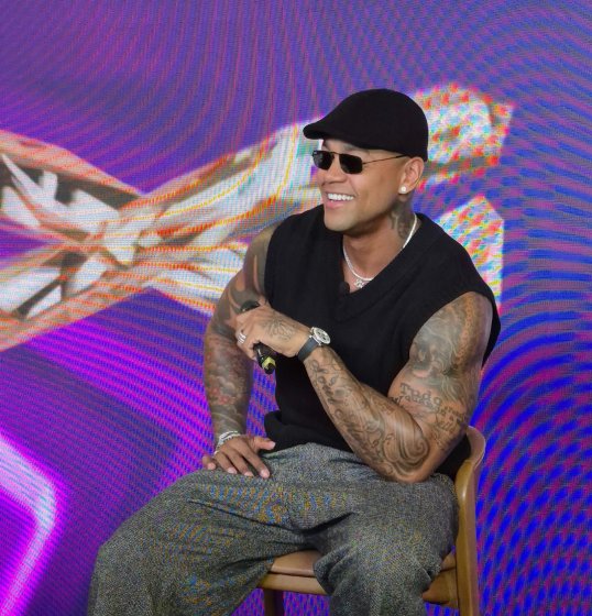 [Léo Santana grava “DNA de Gigante” no Dia da Consciência Negra]