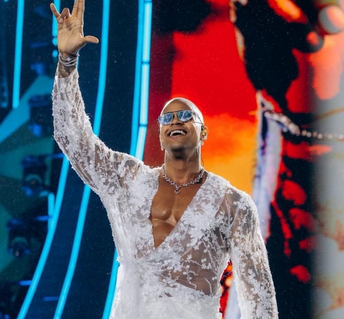 [Léo Santana reúne multidão e celebra 20 anos de carreira em Salvador]