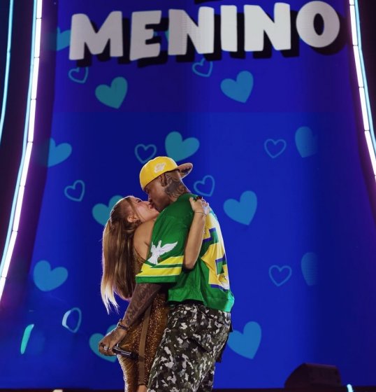 [Lore Improta e Léo Santana revelam sexo do segundo filho durante gravação de novo DVD em Salvador]