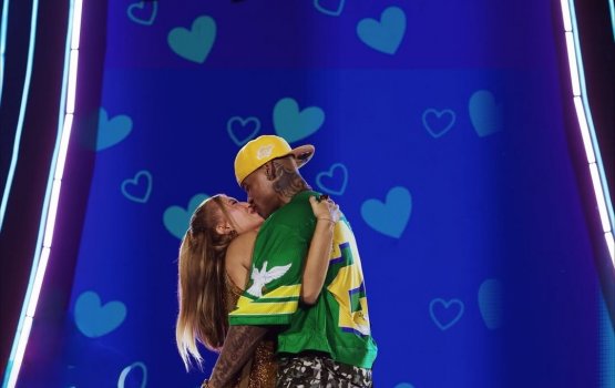 [Lore Improta e Léo Santana revelam sexo do segundo filho durante gravação de novo DVD em Salvador]