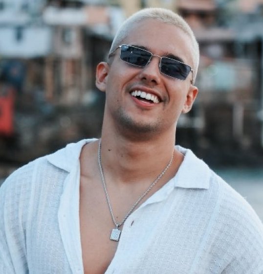 [Guga Meyra faz declaração de amor em plena avenida no Carnaval de Salvador]