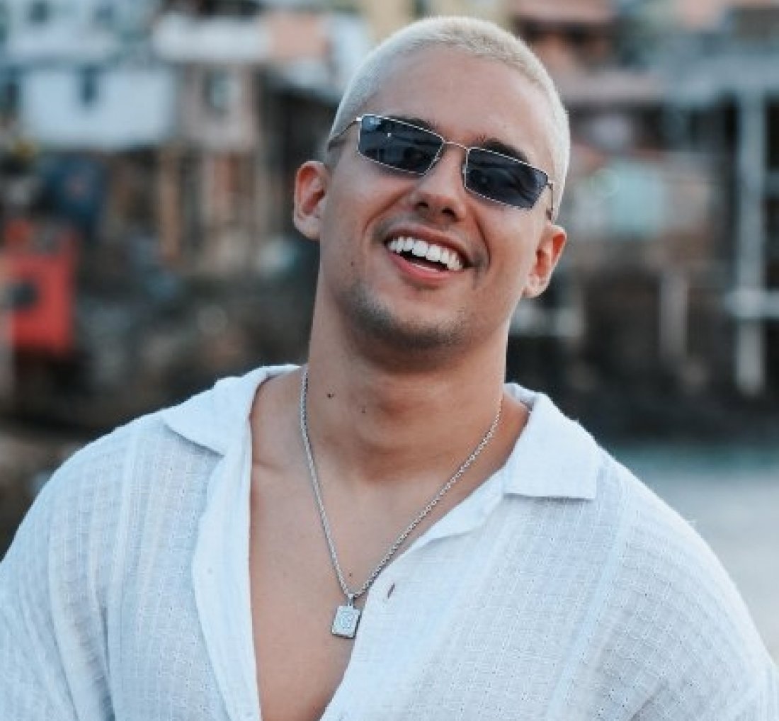 [Guga Meyra faz declaração de amor em plena avenida no Carnaval de Salvador]