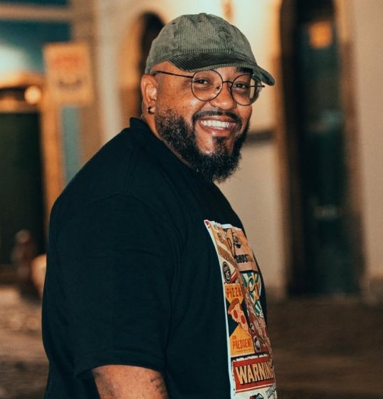 [Tiee desembarca em Salvador para show do projeto “Subúrbio” no WET]