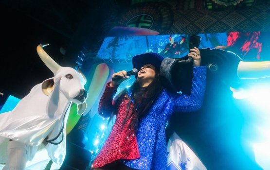 [klessinha brilha no lançamento do festival de Parintins]