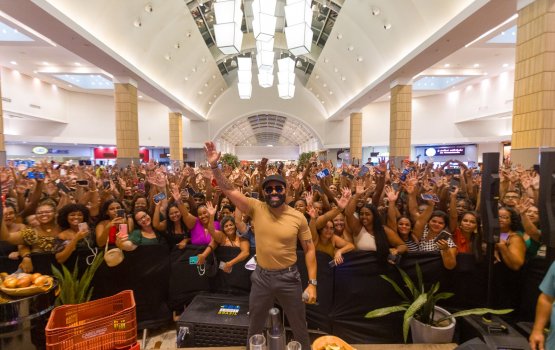 [Pocket show de Pablo atrai multidão e aquece clima para a “Bodega”]