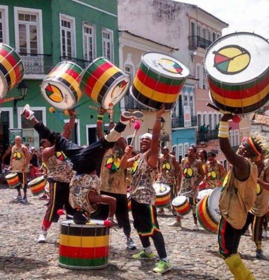 [Olodum celebra 47 anos com show gratuito no Pelourinho neste domingo (26)]