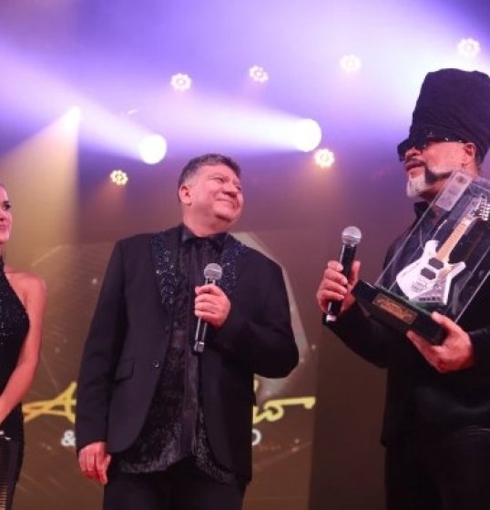 [Troféu Armandinho e Irmãos Macêdo premia destaques do Carnaval da Bahia 2026]