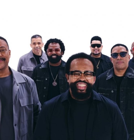 [Xande de Pilares e Grupo Revelação se reencontram em Salvador para show da turnê “Tava Escrito”]