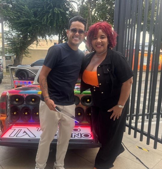 Do pen drive ao estrelato: Thiago Aquino aposta em Adila Novaes Do pen drive ao estrelato: Thiago Aquino aposta em Adila Novaes
