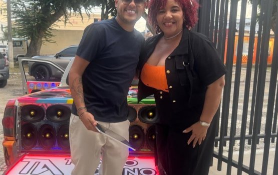 [Do pen drive ao estrelato: Thiago Aquino aposta em Adila Novaes]