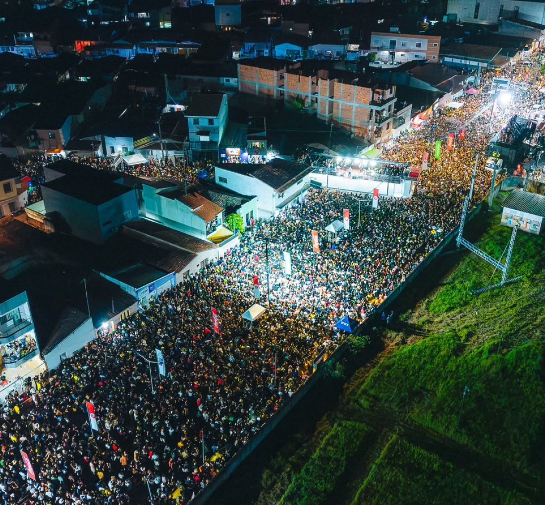 Show de Zé Vaqueiro bate recorde de público neste domingo (21) e lota Circuito Murilo Sena no São João de Cruz