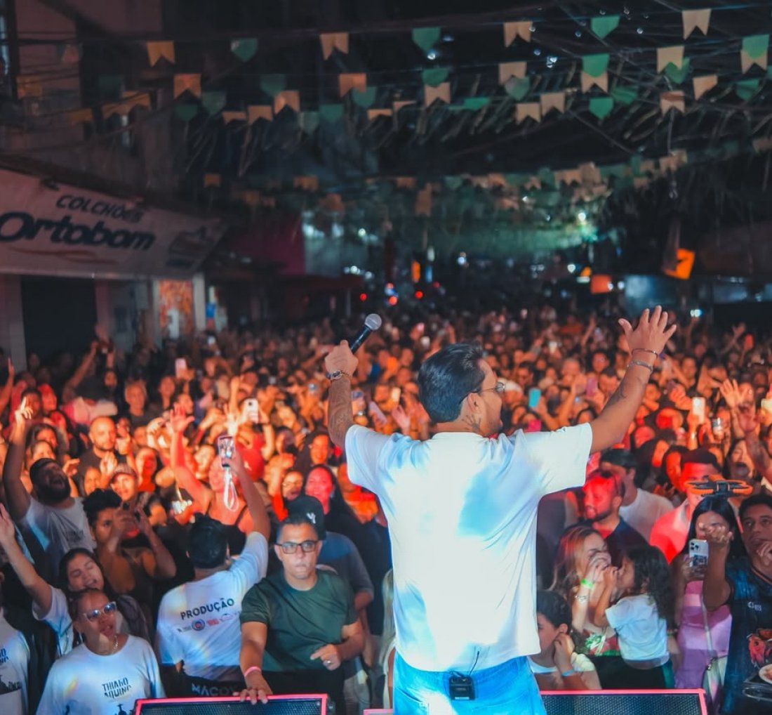 Thiago Aquino transforma a Rocinha em palco de grande gravação do DVD [Thiago Aquino transforma a Rocinha em palco de grande gravação do DVD
