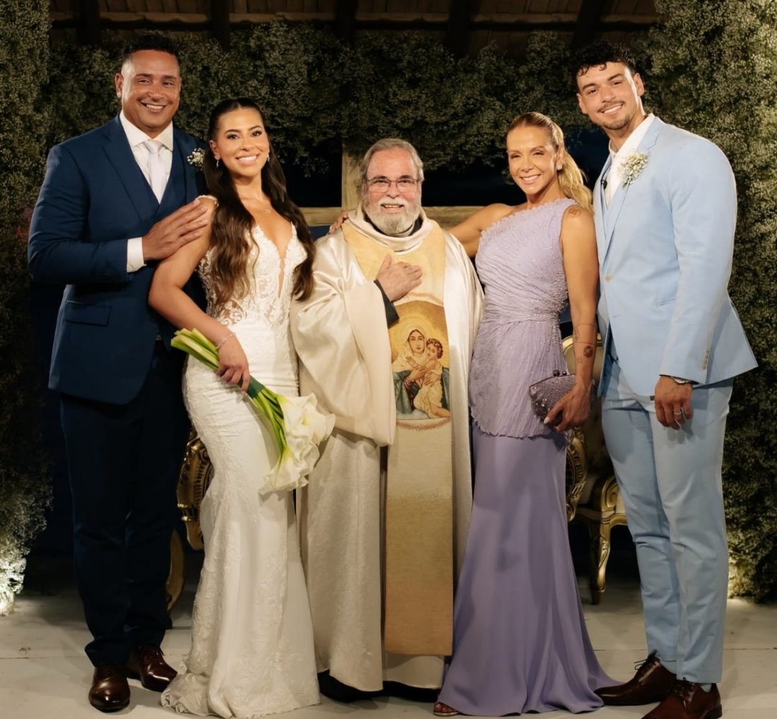 [Victor Alexandre, filho de Xanddy e Carla Perez, oficializa união com Jarline Batista]