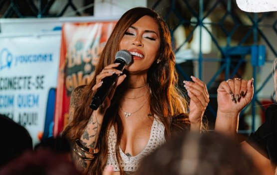 [Simone Morena comemora sucesso de “Brega da Morena” com mais de 200 mil visualizações]