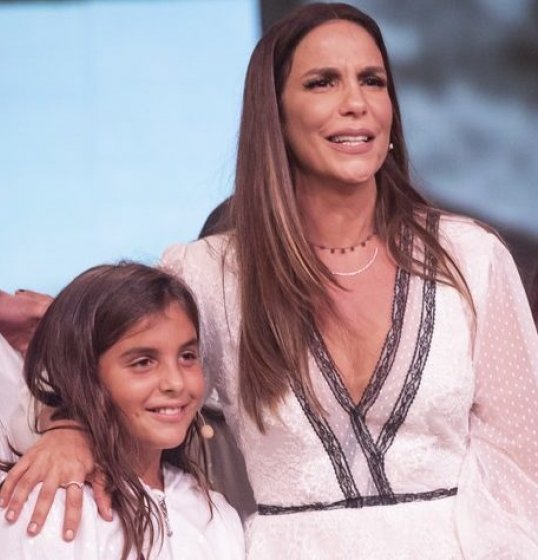 Ivete Sangalo se derreteu ao ver o marido Daniel Cady e o filho Marcelo tocando bateria