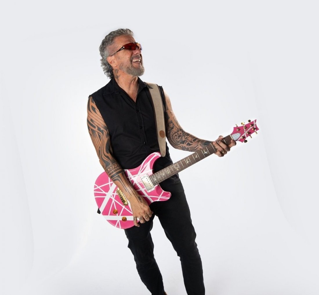 [Tuca Fernandes anuncia audiovisual para celebrar 15 anos de carreira solo]