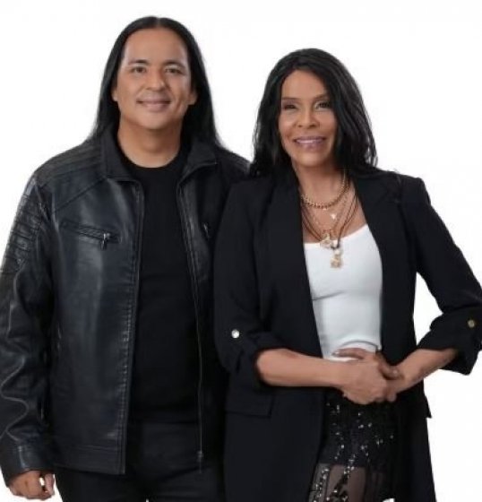 [Duas Paixões: Silvânia Aquino e Berg prepara novo CD promocional]
