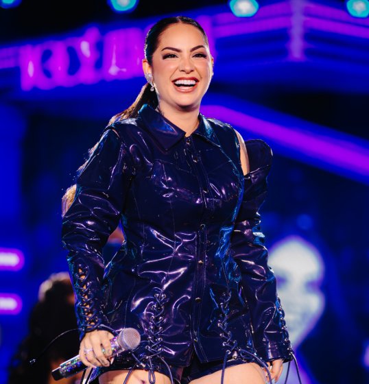 [Raphaela Santos lança segundo volume de “Chama no Bregão 2” com faixa inédita]