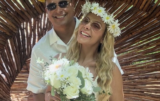 [Bodas de Prata! Xanddy e Carla Perez renovam votos após 25 anos de casamento]