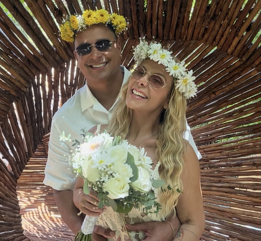[Bodas de Prata! Xanddy e Carla Perez renovam votos após 25 anos de casamento]