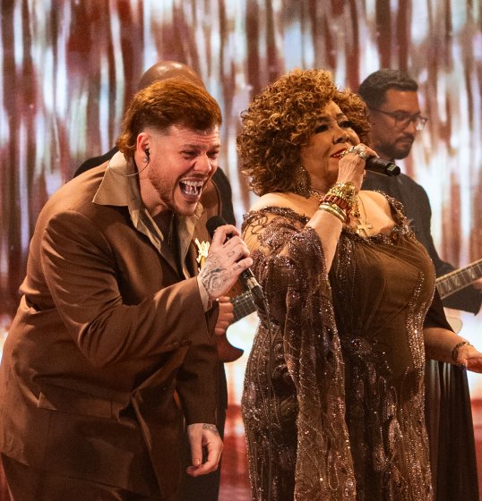 [Ferrugem grava audiovisual em homenagem à cantora Alcione]