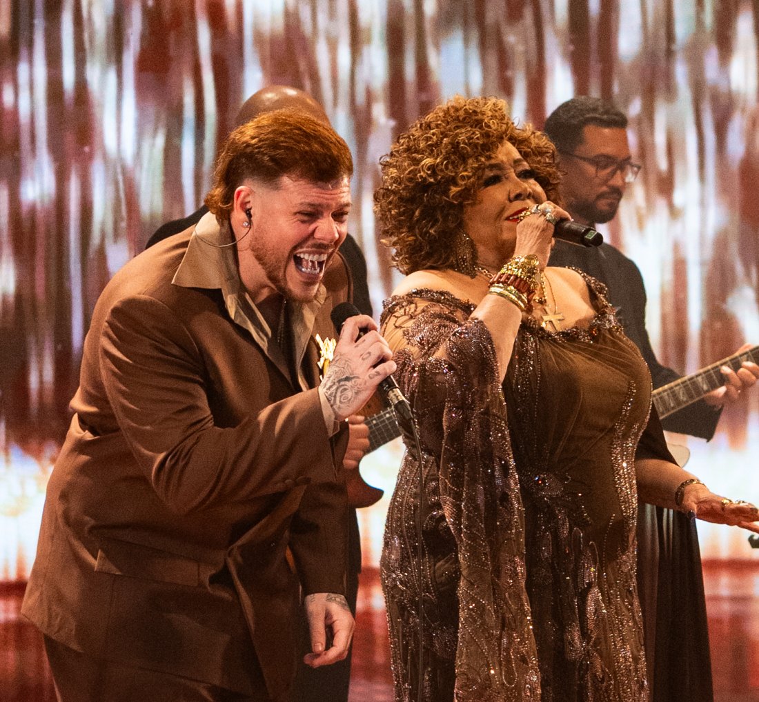 [Ferrugem grava audiovisual em homenagem à cantora Alcione]