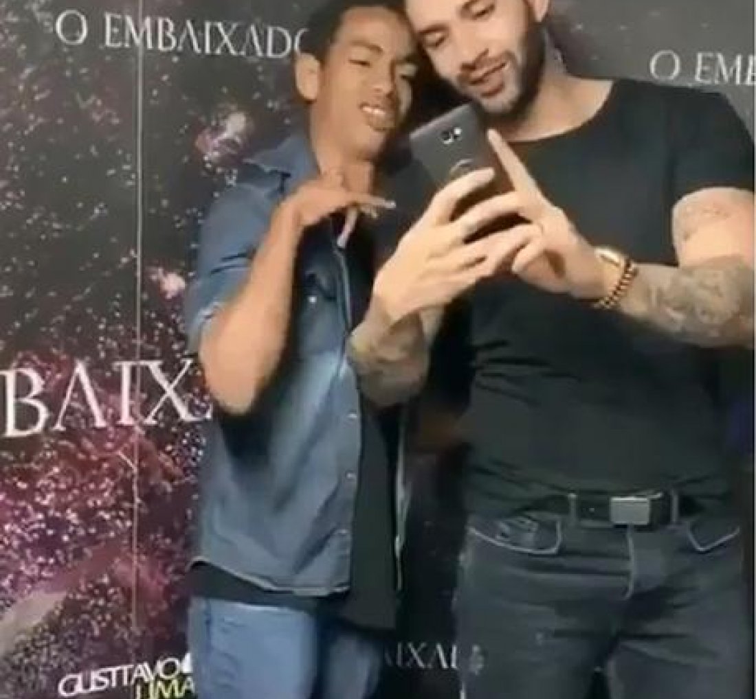 [Gusttavo Lima realiza sonho de fã deficiente]